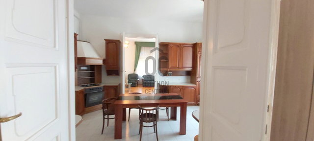 Kiadó téglalakás, albérlet, Pécsett 280 E Ft / hó, 3 szobás