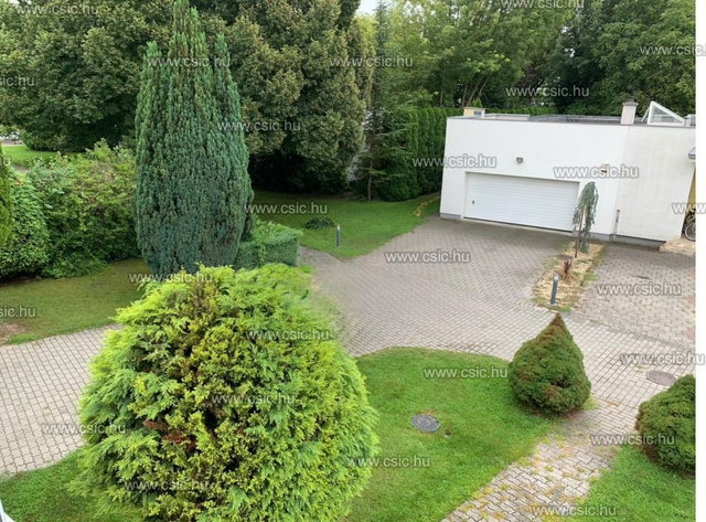 Eladó családi ház, Budapesten, III. kerületben, Római parton