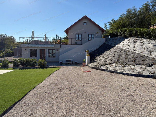 Eladó nyaraló, Lesencefaluban 128.5 M Ft, 2 szobás
