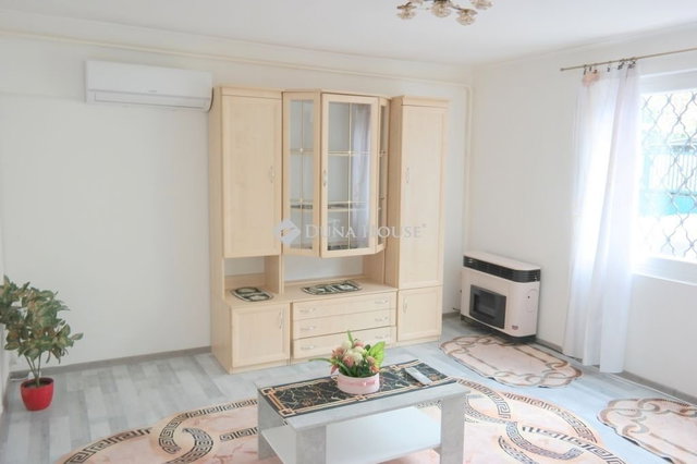 Eladó családi ház, Budapesten, XX. kerületben 43 M Ft, 1 szobás
