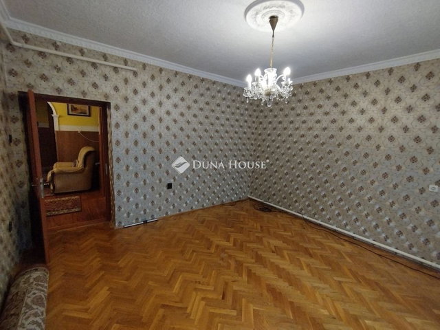 Eladó családi ház, Tatabányán 124.99 M Ft, 8 szobás