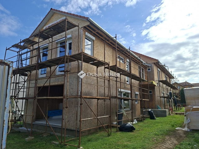 Eladó téglalakás, Pécsett 91.2 M Ft, 4 szobás