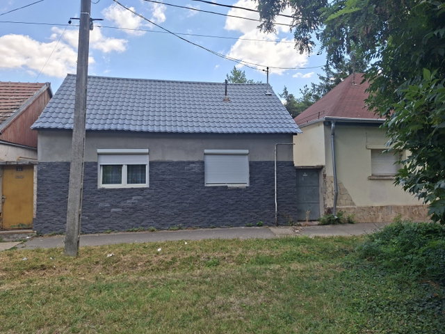 Eladó családi ház, Szolnokon 33.9 M Ft, 2 szobás