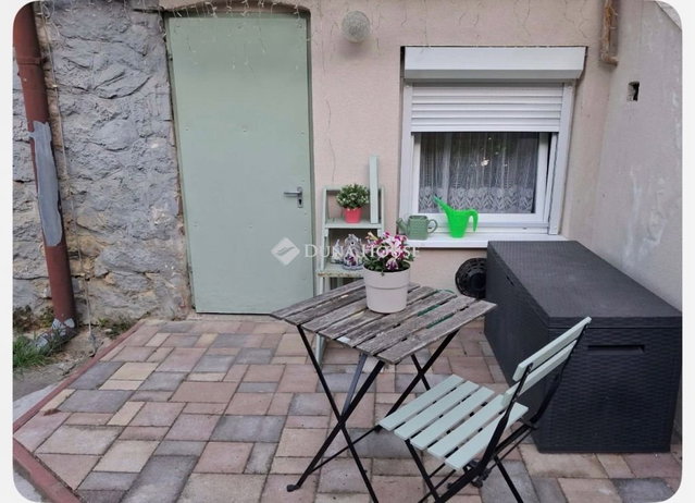 Eladó téglalakás, Pécsett, Szilágyi Dezső utcában 31.9 M Ft