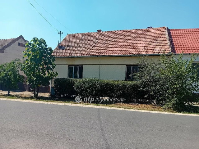 Eladó családi ház, Esztáron 19.9 M Ft, 3+1 szobás