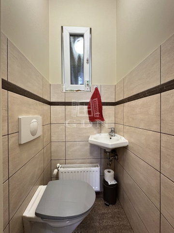 Eladó iroda, Székesfehérvárott 104 M Ft, 4 szobás