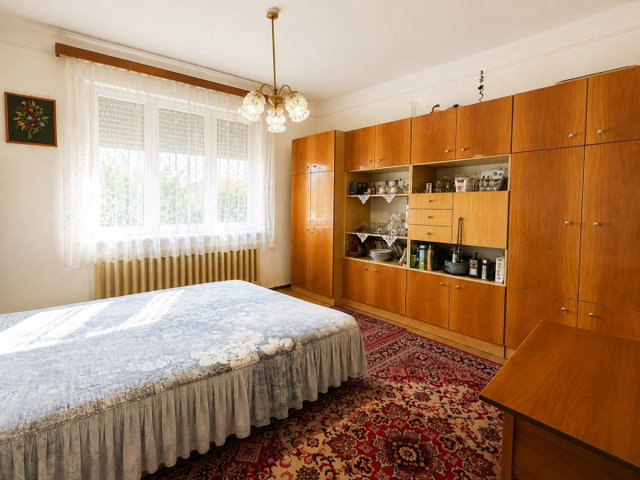 Eladó családi ház, Debrecenben 32 M Ft, 3 szobás