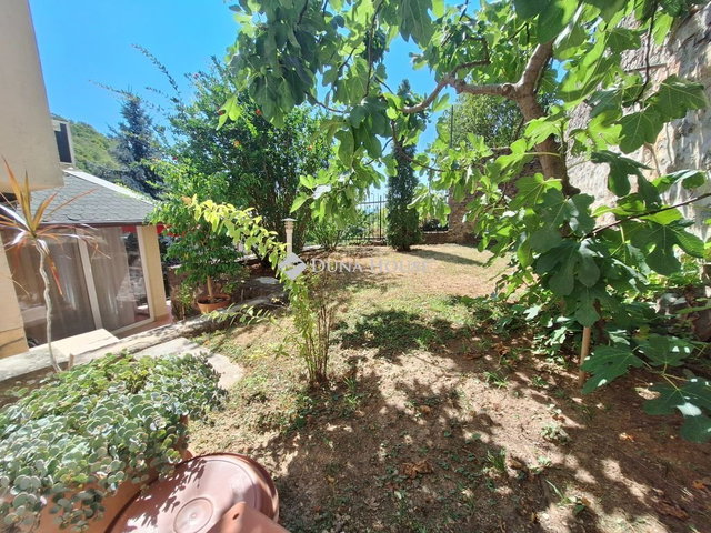 Eladó családi ház, Pécsett 125 M Ft, 3 szobás