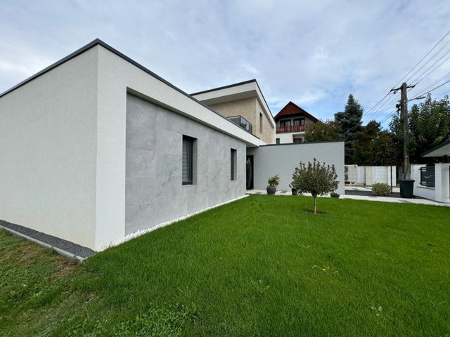 Eladó családi ház, Hévízen 245 M Ft, 4 szobás