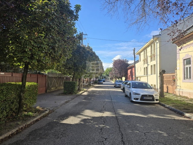 Eladó családi ház, Budapesten, XV. kerületben 240 M Ft