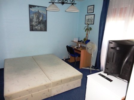 Kiadó panellakás, albérlet, Pécsett, Veres Péter utcában