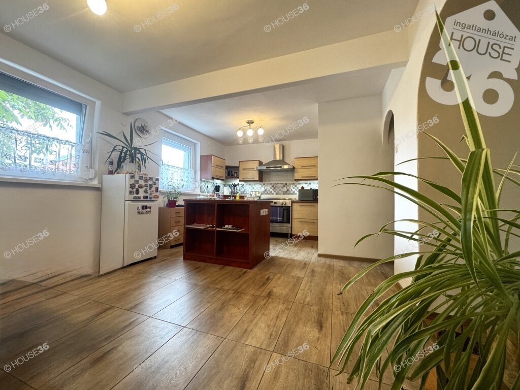 7 bed · 192m² · 123.900.000 ft