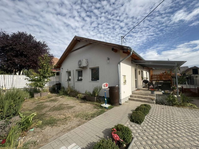 Eladó ikerház, Szigethalmon 85 M Ft, 4 szobás