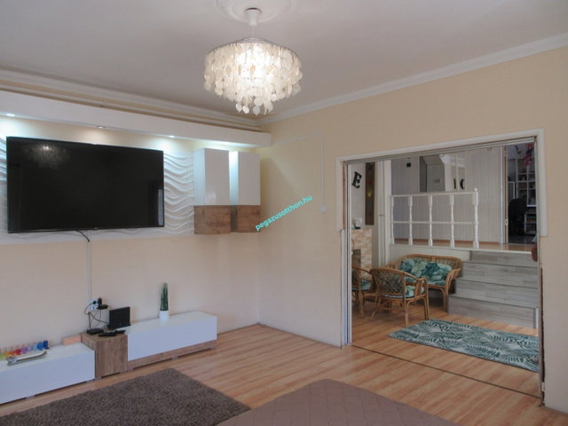 Eladó családi ház, Ózdon 19.9 M Ft, 5 szobás