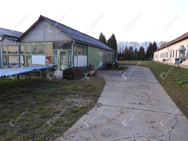 Eladó ipari ingatlan, Zalaegerszegen 153 M Ft