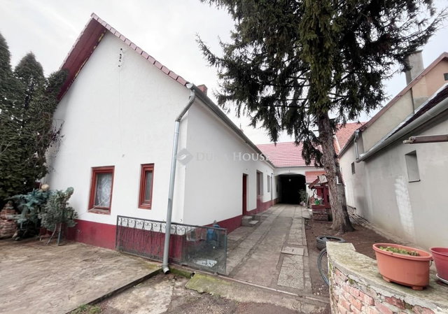 Eladó családi ház, Sárváron 61 M Ft, 3 szobás