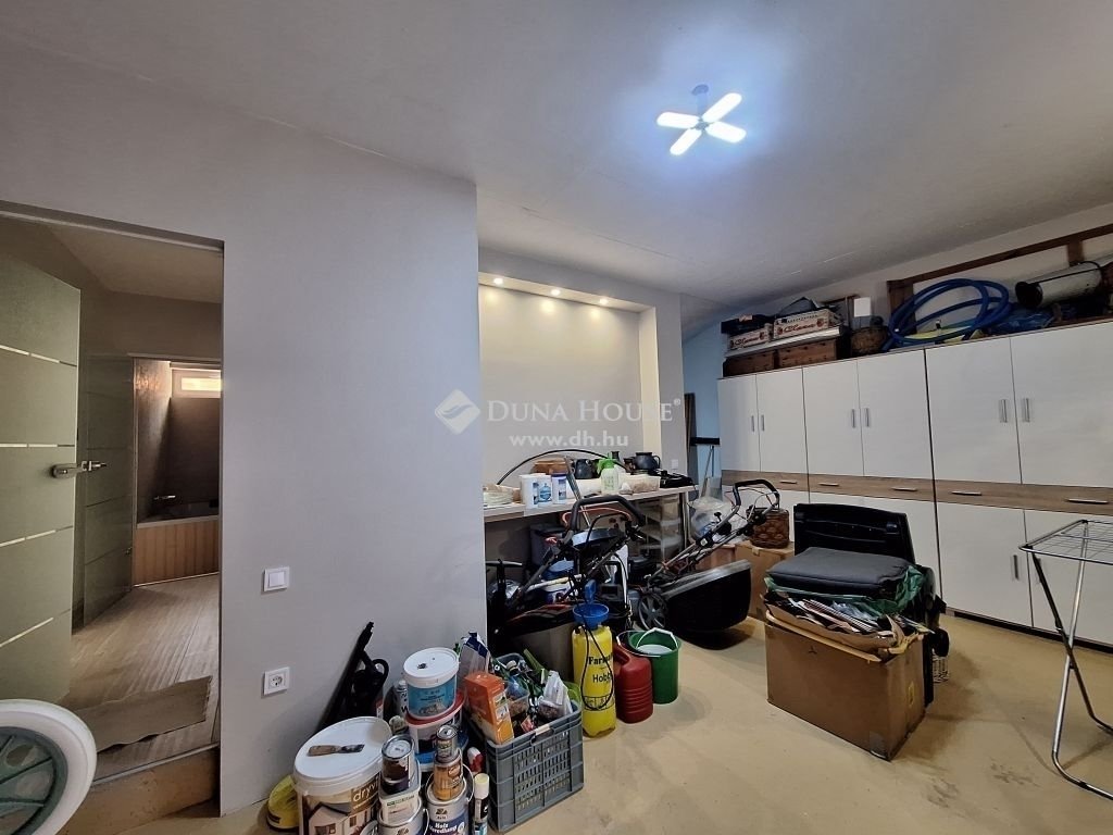 6 bed · 300m² · 265.000.000 ft