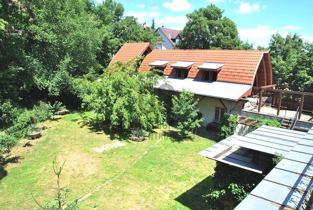 Eladó családi ház, Leányfaluban 259 M Ft, 9 szobás