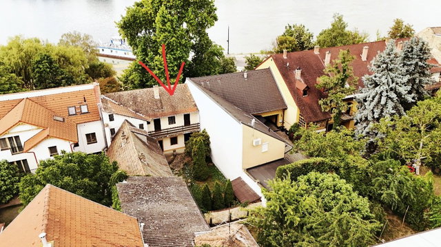 Eladó sorház, Vácon 160 M Ft, 6+4 szobás / költözzbe.hu