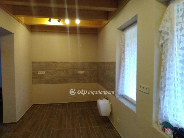 Eladó családi ház, Borgátán 49.99 M Ft, 1+4 szobás