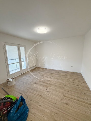 Eladó panellakás, Pécsett 54.5 M Ft, 2 szobás