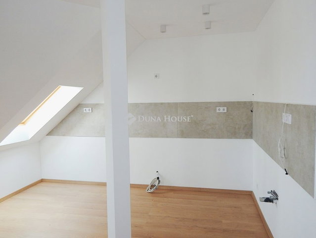 Eladó téglalakás, Balatonföldváron, Budapesti úton 54.9 M Ft
