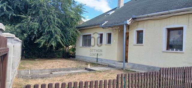 Eladó családi ház, Pécelen 89 M Ft, 4 szobás