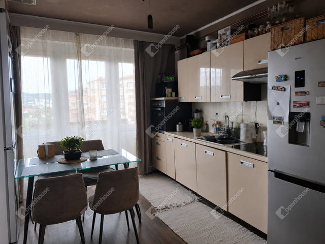 Eladó panellakás, Sopronban 58 M Ft, 3 szobás