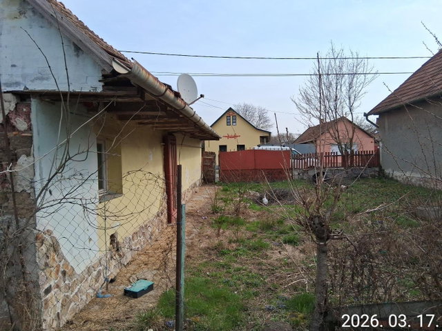 Eladó családi ház, Lőrinciben 0.1 M Ft, 2 szobás