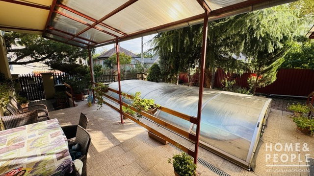 Eladó családi ház, Hódmezővásárhelyen 99.9 M Ft, 5+2 szobás
