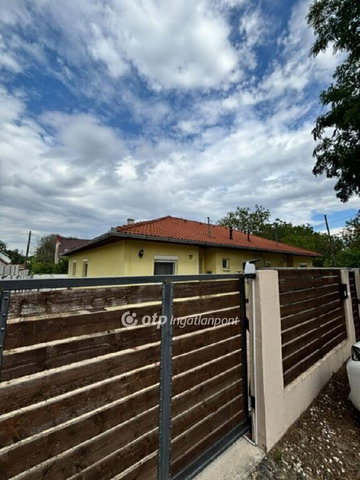 Eladó ikerház, Szigetszentmiklóson 89.9 M Ft, 4 szobás