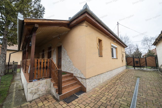 Eladó családi ház, Kerekegyházán, Fő utcában 75 M Ft