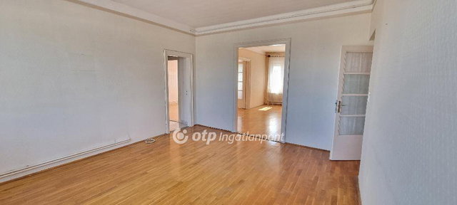 Eladó téglalakás, Pétfürdőn 58 M Ft, 4+1 szobás