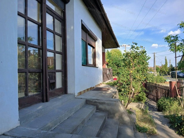 Eladó családi ház, Cegléden 85 M Ft, 4 szobás