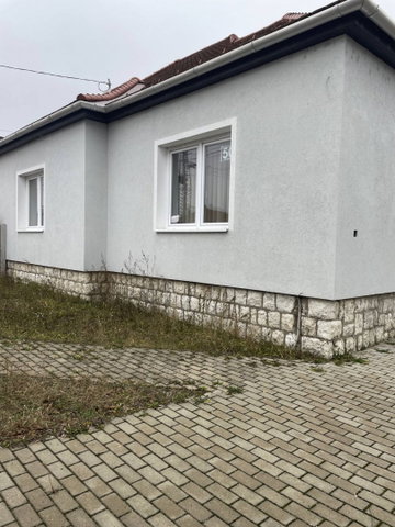 Eladó családi ház, Esztergomban 119 M Ft, 4 szobás
