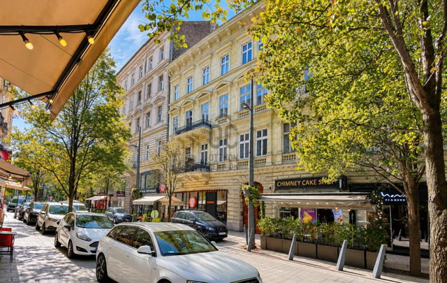 Eladó téglalakás, Budapesten, V. kerületben, Október 6. utcában