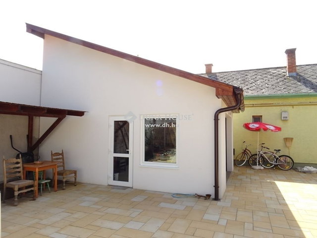 Eladó családi ház, Kecskeméten 135 M Ft, 5 szobás