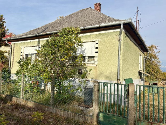 Eladó családi ház, Pétervásárán 10 M Ft, 2 szobás