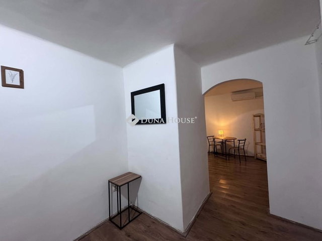 Eladó téglalakás, Pécsett 29.5 M Ft, 2 szobás