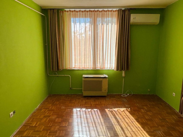 Eladó téglalakás, Szegeden, Hüvelyk utcában 43 M Ft, 2 szobás
