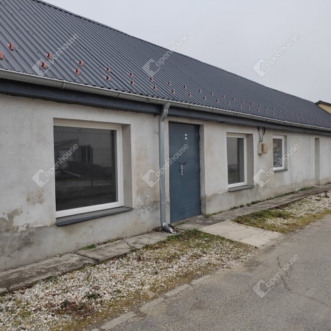 Kiadó ipari ingatlan, Pápán 65 E Ft / hó / költözzbe.hu