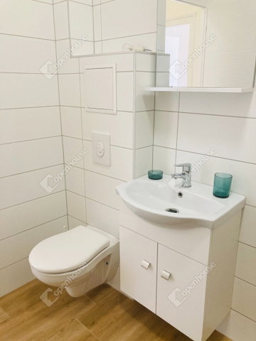 Eladó téglalakás, Tatabányán 0.24 M Ft, 3 szobás