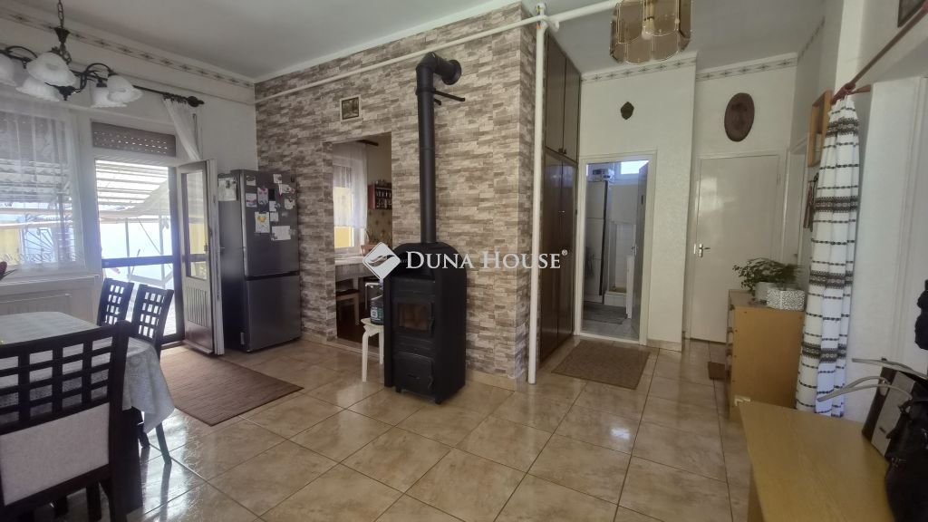 3 bed · 180m² · 45.000.000 ft