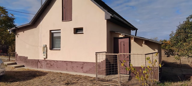 Eladó családi ház, Mikepércsen 18 M Ft, 2+1 szobás