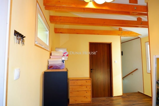 Eladó családi ház, Székesfehérvárott 90 M Ft, 5 szobás
