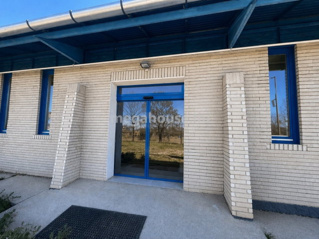 Kiadó üzlethelyiség, Budaörsön 4625 E Ft / hó