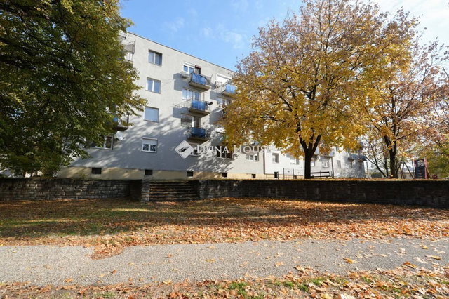 Eladó téglalakás, Tatabányán 25.9 M Ft, 2 szobás