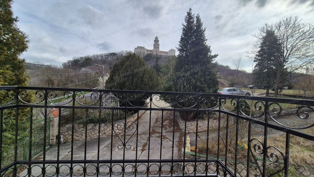 Eladó családi ház, Pannonhalmán 144.99 M Ft, 5 szobás