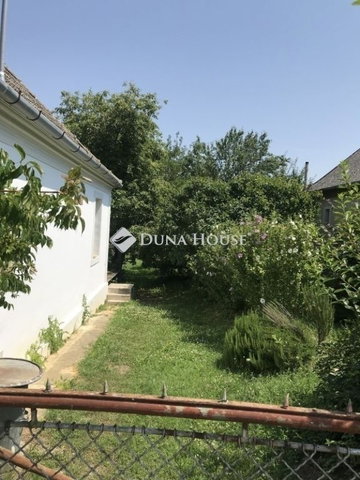 Eladó családi ház, Mencshelyen 99 M Ft, 3 szobás