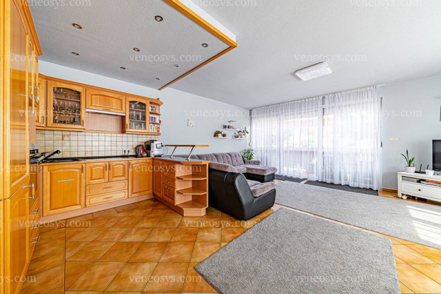 Eladó családi ház, Siófokon 369.99 M Ft, 12 szobás
